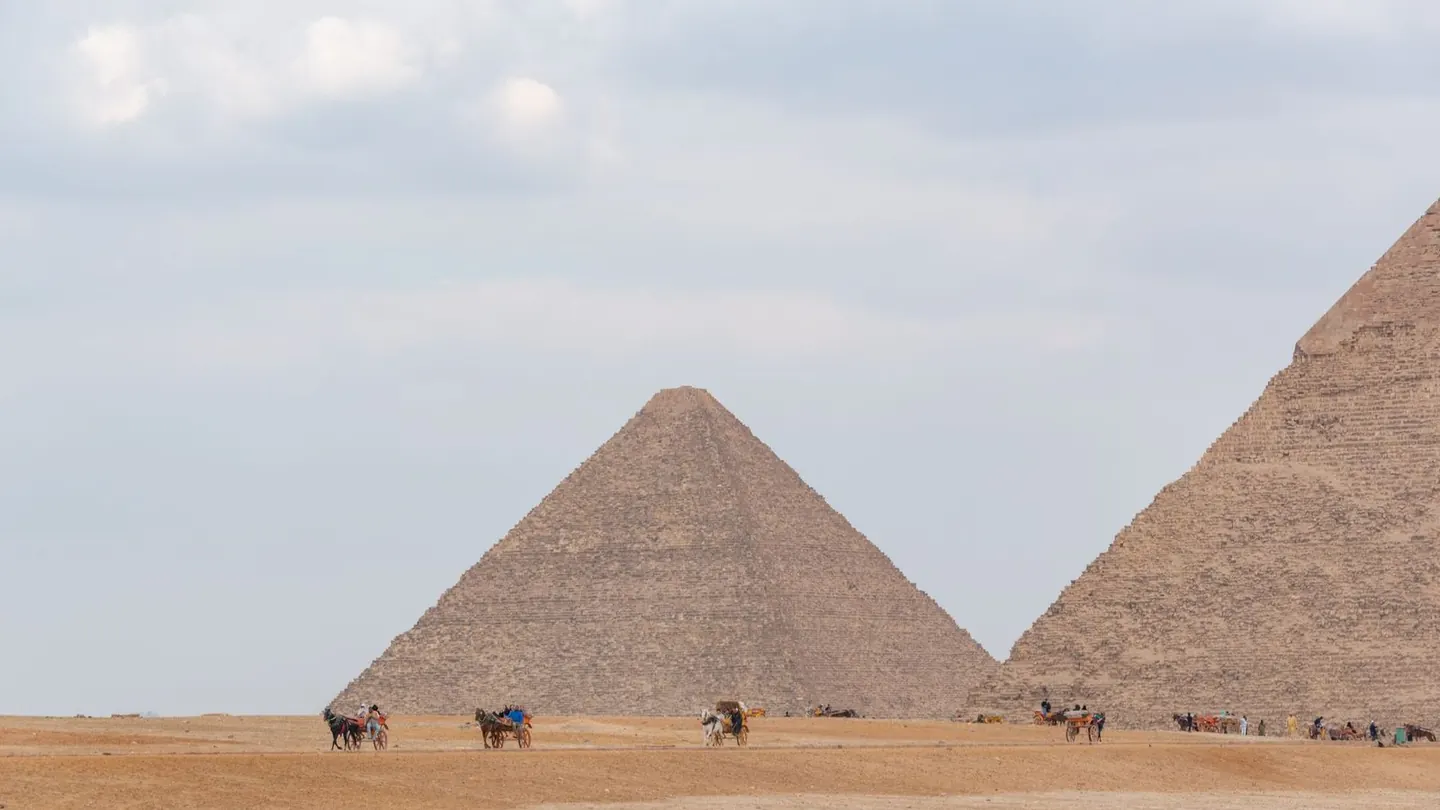 EgyptAir Wi-Fi: Free Messaging, Browsing and Paid Data