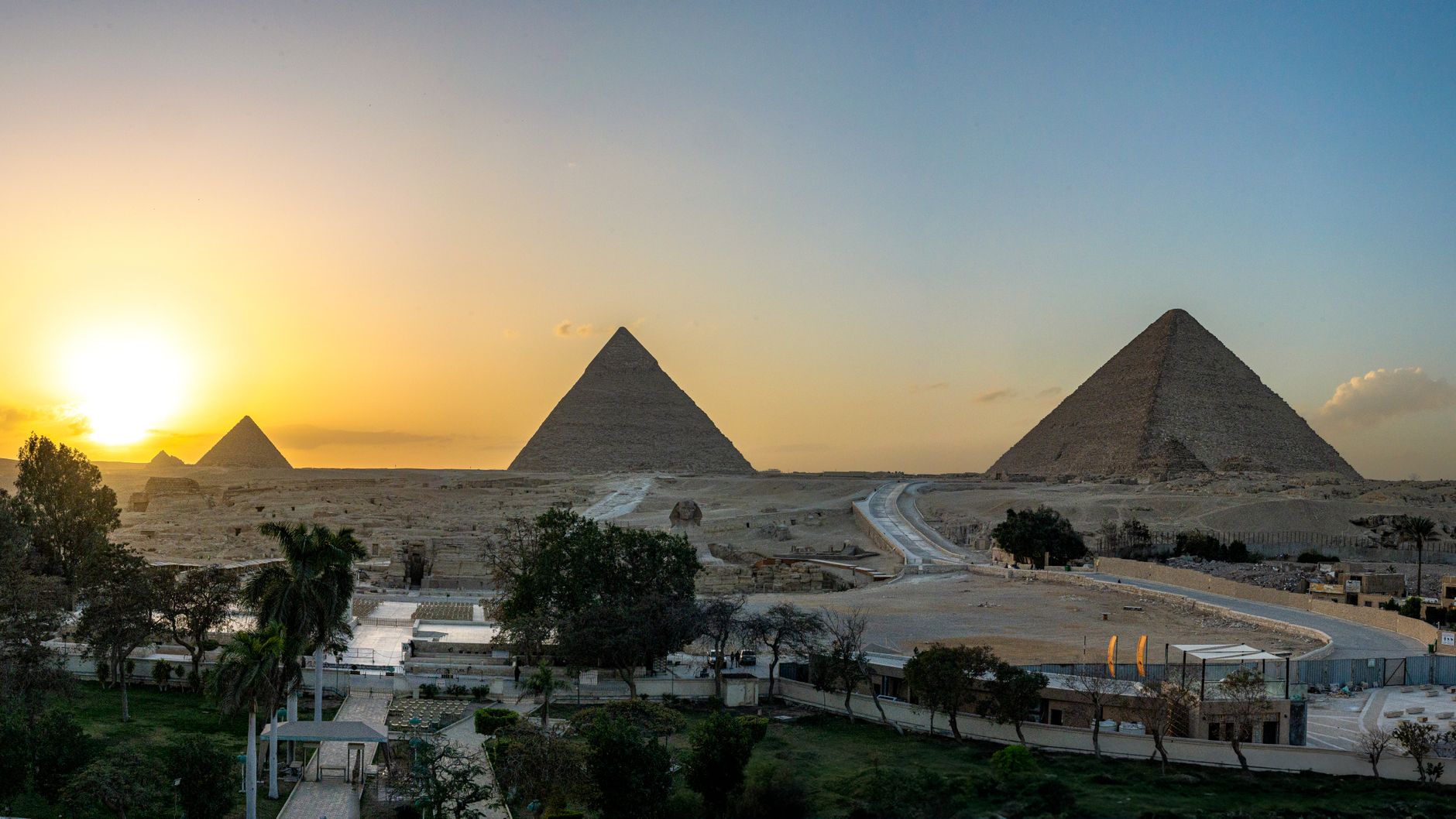 Internet in Egypt: eSIM vs Public WiFi vs Roaming – Best Choice