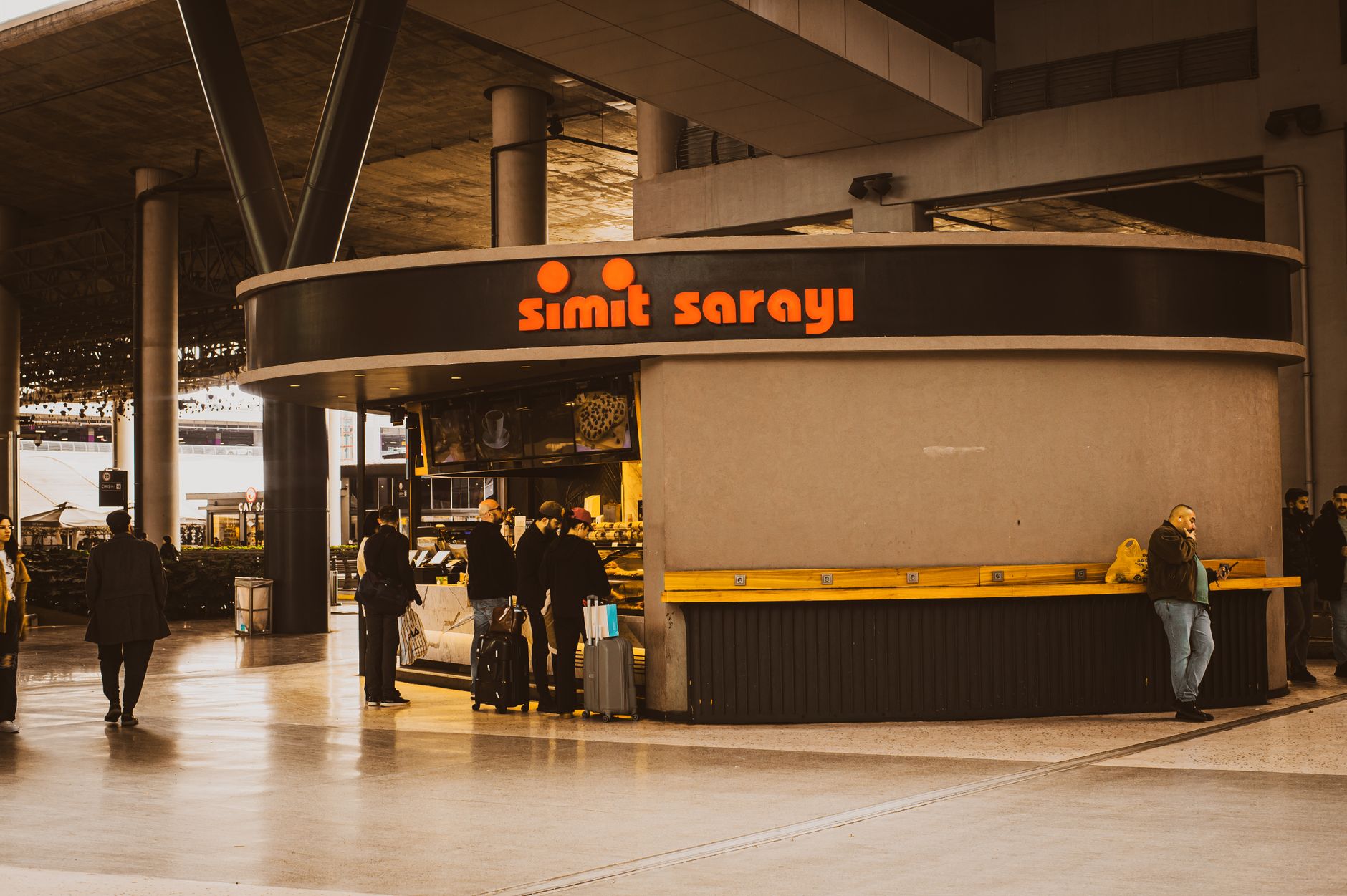 Kiosques SIM à l'aéroport du Caire ou eSIM : comparatif